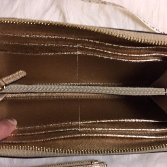 🎉HOST PICK🎉Stunning Micheal Kors 2pc Wallet/Wristlet Set - Picture 9 of 13